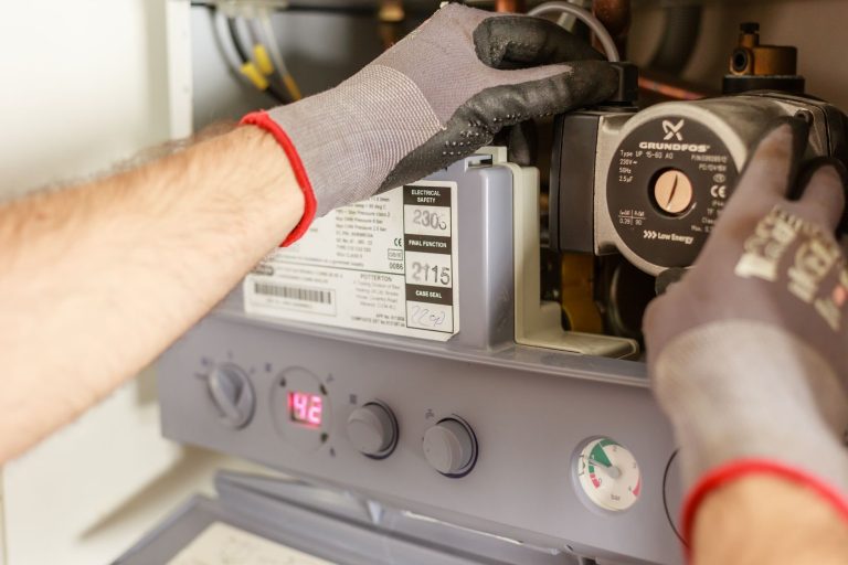 Verstopfter Abfluss: Wann Heimwerker aufgeben sollten